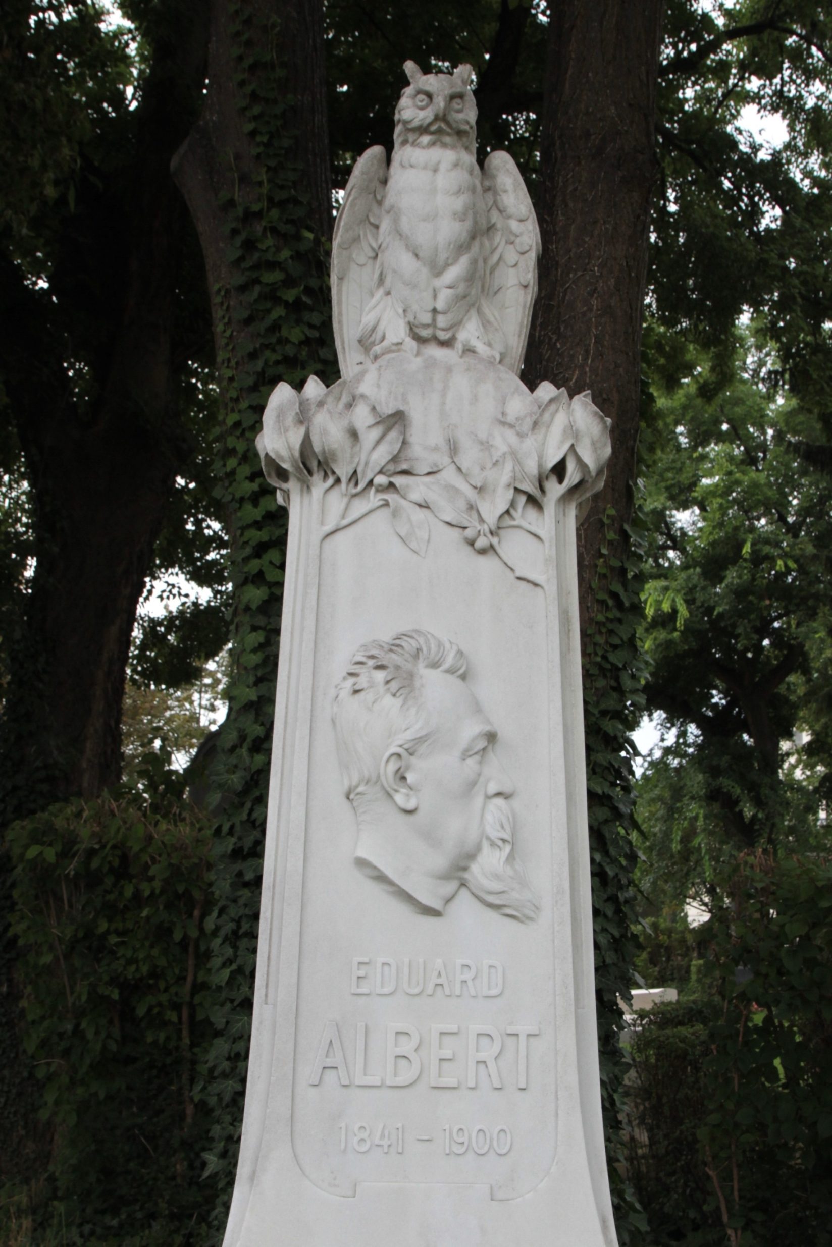 Eduard%20Albert%27s%20tomb%2C%20Vienna%20-%2003.JPG